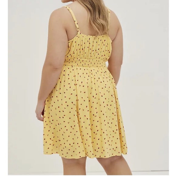 TORRID NWT SMOCKED WAIST MINI DRESS - GAUZE STRAWBERRIES YELLOW - Picture 3 of 6